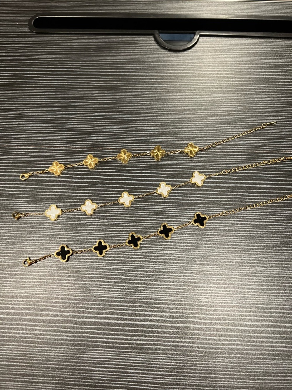 🇺🇸$5🇺🇸 Gold Tone Set of 3 Bracelets Gold White and Black EUC
